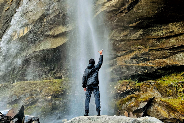 jogni-waterfall-himachal-trip