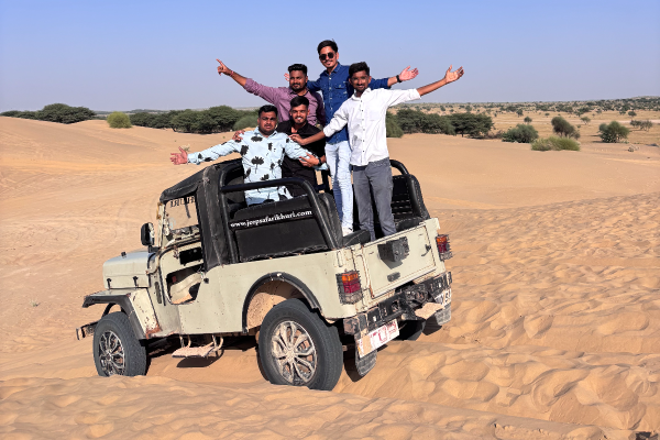 Jeep-safari-in-desert